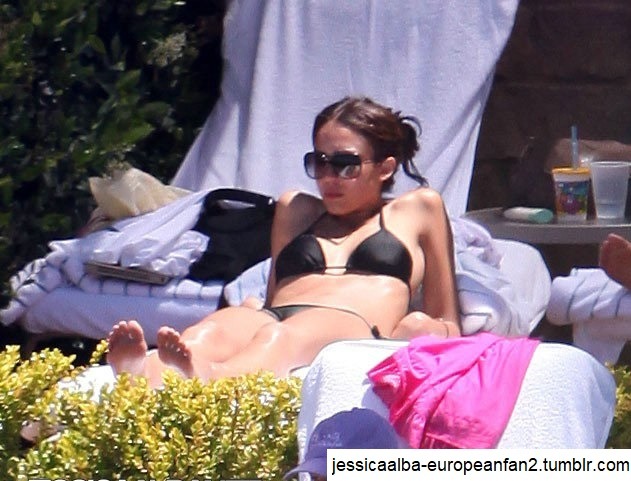 Bikini 2010 Jessica Alba, #jessicaalba Please reblog this most. Let’s make this blog even bigger.