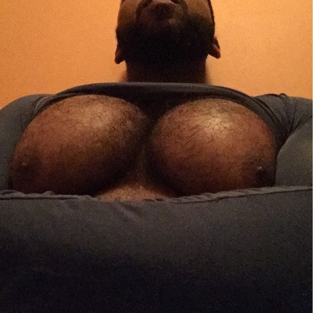 mediumrarebeef:  Yes boobs!