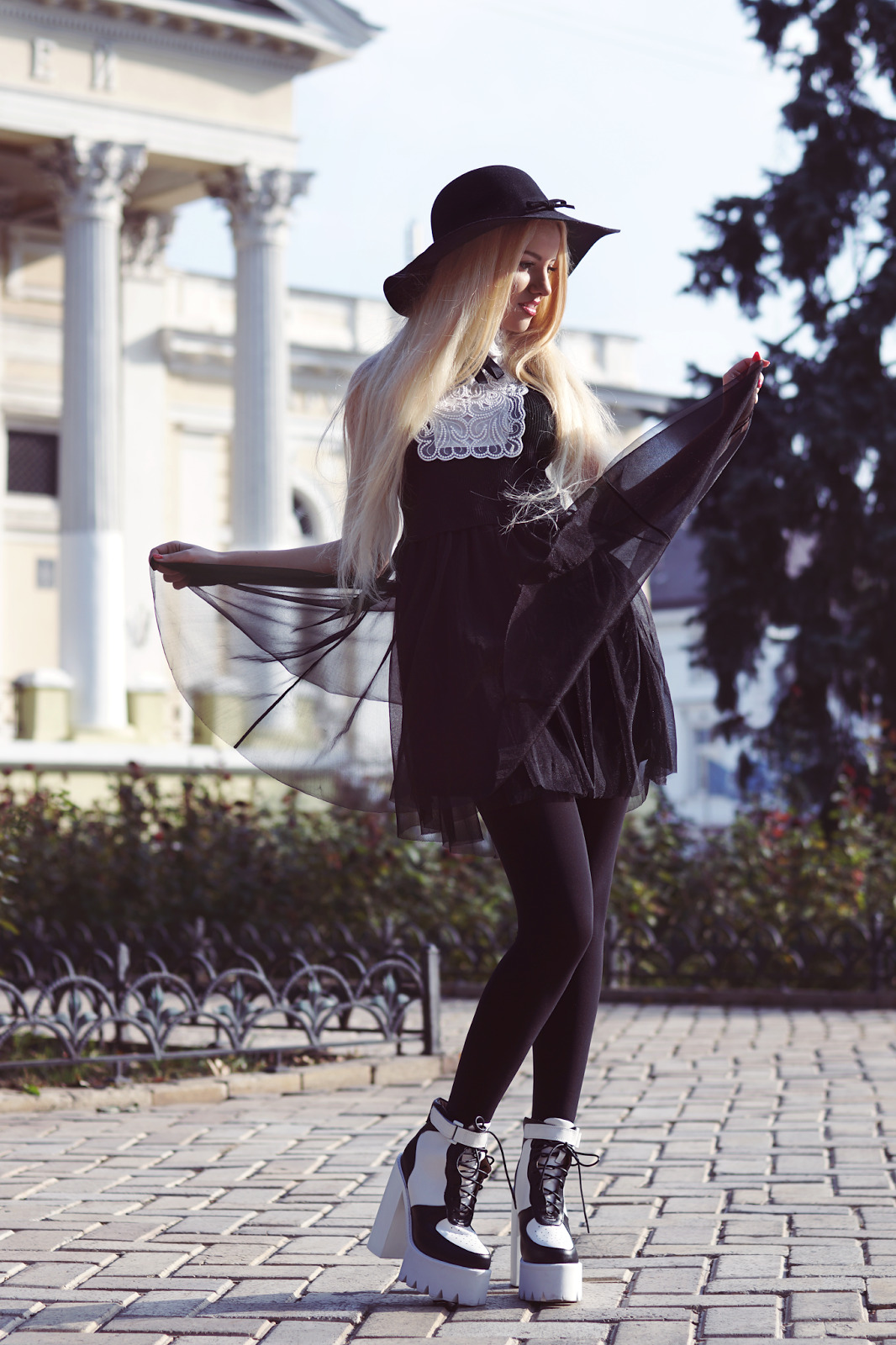 tightsobsession:Call it magic.Via Do You Remember Me?