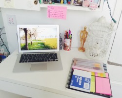 motivate-me-home:  April 19, 16:51.  Went out today to purchase my new MacBook Air (Which is beautiful) and now I’m back to do some case studies!