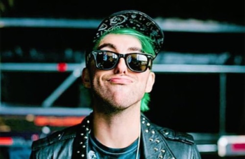 so apparently he had green hair for a time??????? who knew