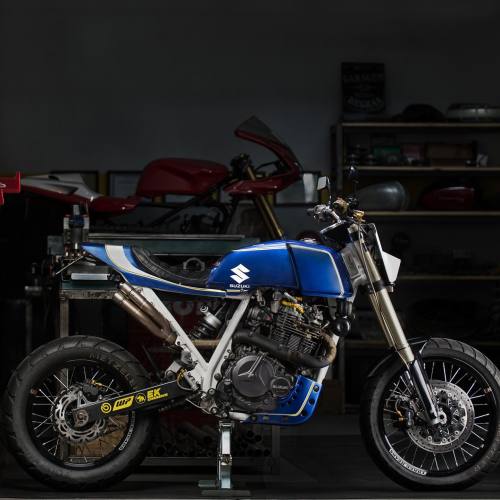 bikebound: Uber-Thumper: ‘96 Suzuki DR800 by Brazil’s @frateschigarage…with one-off custom fuel-inje