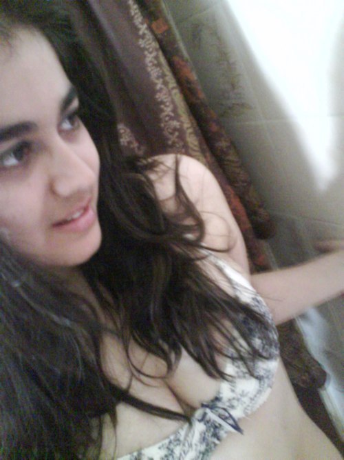 Priya,india, Age-25, Size- 30-34-32,Housewife,