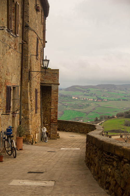 stellaresque42:  nolongerminebutyours.tumblr.com/post/47357856925/pienza