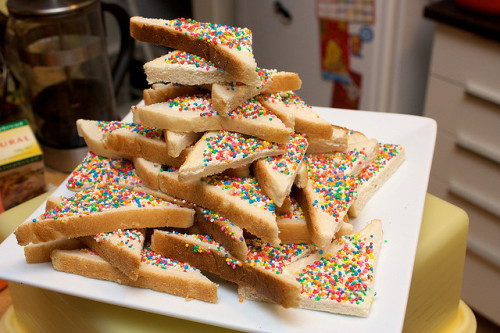 everybody-loves-to-eat:  fairy bread by penguincakes on Flickr.