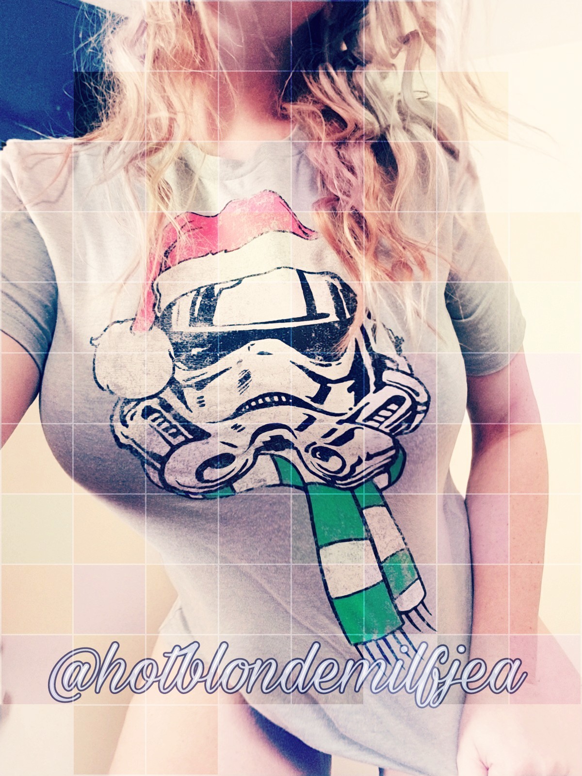 hotblondemilfjea:  If you’re with a woman who doesn’t love Star Wars, you’re