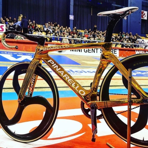 socialpeloton:This @eliaviviani machine is powerfu‼️ ⛏ @eliaviviani in @zesdaagsegent  .. . . . . . 