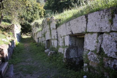 hybrisoul: The Etruscan Necropolis of Crocifisso del Tufo, Orvieto 6th century BC Orvieto was an Etr