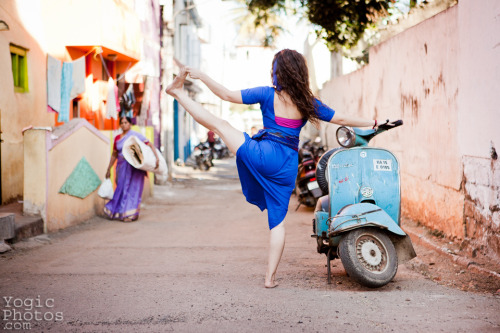 Vicky, full colour India :)Photography by Christine Hewitt © yogicphotos.com