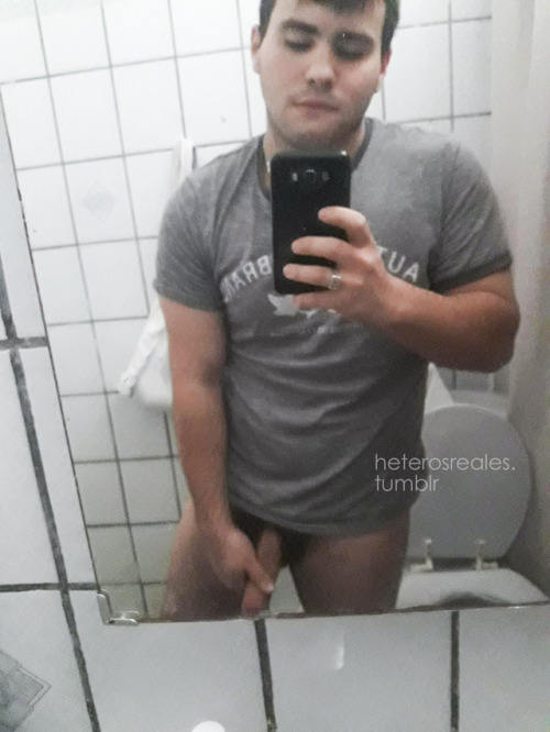 heterosreales: Iván, hetero velludo de 21 años Un machito joven, lindo y peludito. 100% antojable el cabrón. www.heterosreales.tumblr.com 