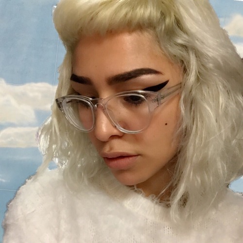 bambooearring:tomb-stoned:  earth angel  Alex is a beauty like what ?