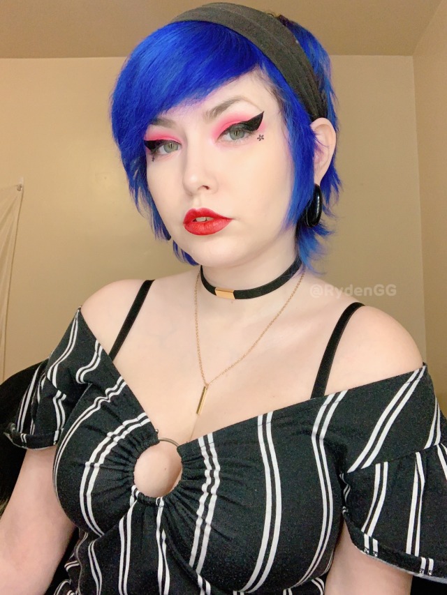 rydenxo:we’ve gotta lean into the love a little before we die 💙😌✨ ((my links // my wishlist))