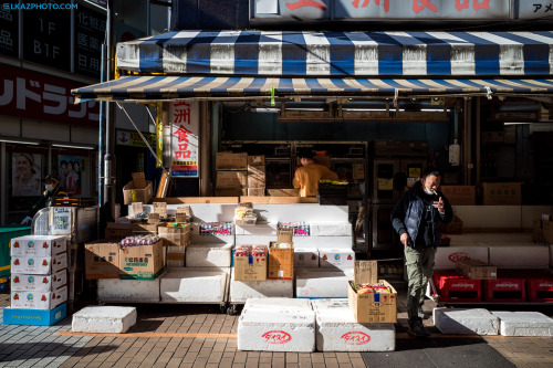 tokyostreetphoto:Setting Up Shop, Ueno 上野