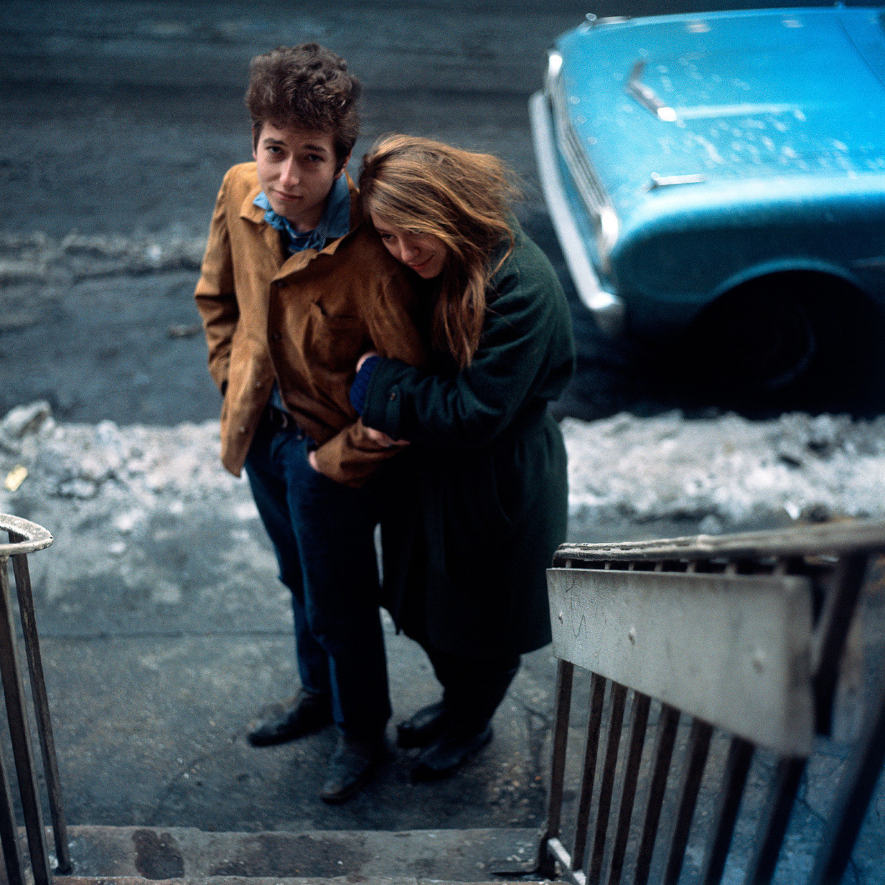 phyerfly:   Bob Dylan and Suze Rotolo, 1963. Another shot from the Freewheelin Bob