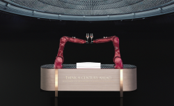 TOAST MASTER-2020
Design installation
Robotic industrial arm, copper, oak.
For LOUIS XIII, Cognac, France.
-
How to highlight a toasting ritual & showcase a sound identity in an immersive and memorable animation for a brand of Cognac?
The studio...