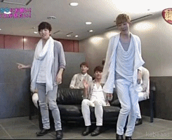 kebeans:Kevin and Soohyun demonstrating the Inside of Me Dance~ 