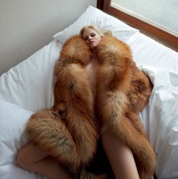 workingsession:  myasianpersuasion:  Lara Stone photographed by Camilla Akrans for Vogue Germany.  My type of glamour… 