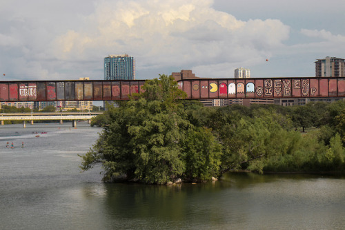 when we decided to go to RTX this year, my boyfriend told me that last year, when he stayed in a hostel across the river, he would walk by this everyday and loved it. Friday, we decided to take those scooter things around austin to see what the city was