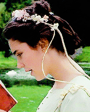 claudiablacks:Sarah Williams’ Hair Appreciation Post