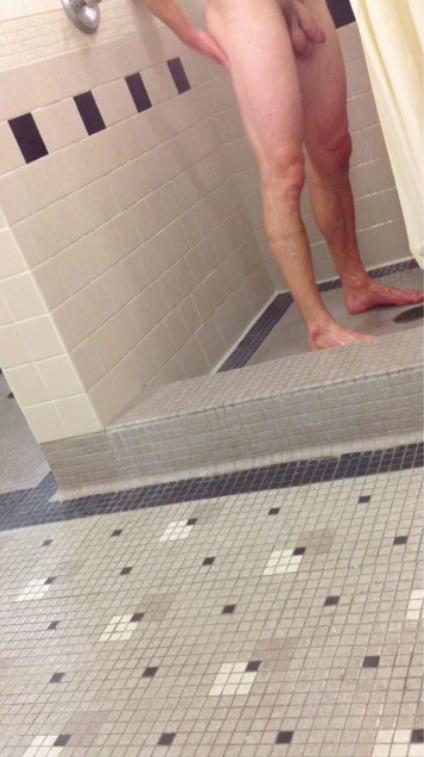 boysintheshower:myownprivatelockerroom2:Big Dicked Daddy caught in showers! Follow