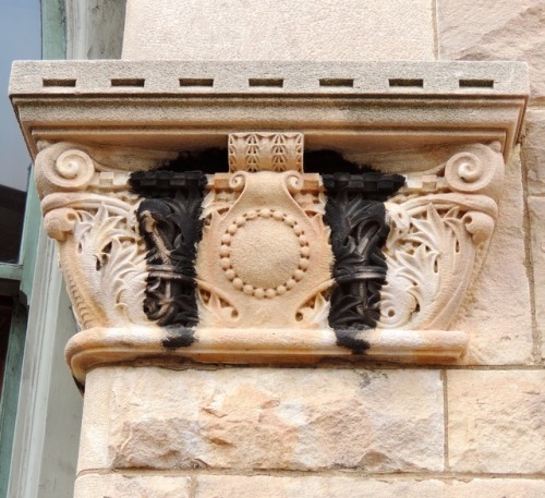 Stains on Richardsonian Romanesque Cornice, Maryland Club, Baltimore, 2014.