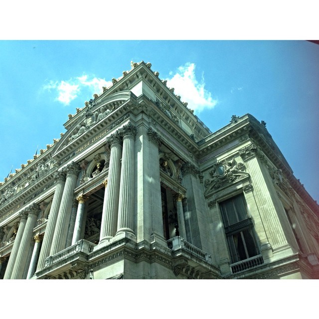 P o é s i e L y r i q u e 🎭🇫🇷
#opéra #académiefrançaise #musique #blue #sky #architecture #paris (à Opéra Garnier)