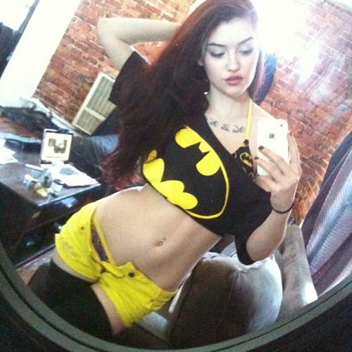savingthrowvssexy:  thearidee showing some batman love.  
