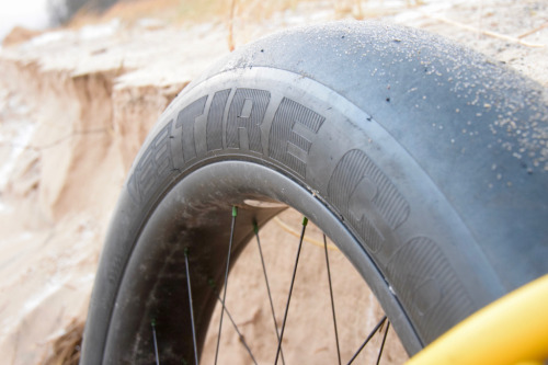 fatbikedotcom: Vee Tire Apache Fatty Slick - The KBS Take bit.ly/2hlbquS