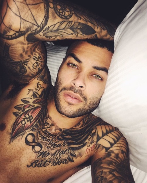 famous-male-celeb-naked:  Don Benjamin  I’m in love with Don Benjamin!😍