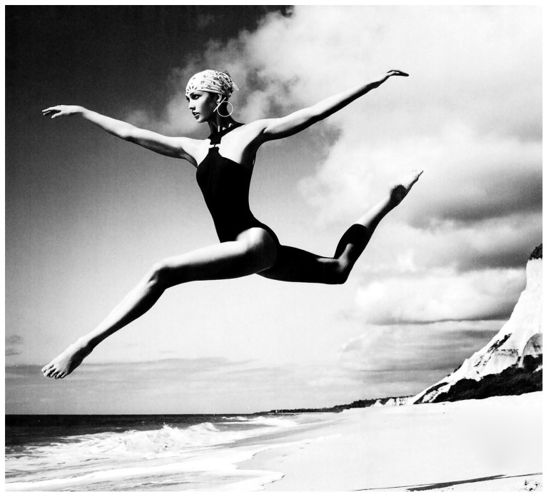 isi1612: Karlie Kloss, “Brazilian Treatment”, Vogue, July 2012 © Mario Testino