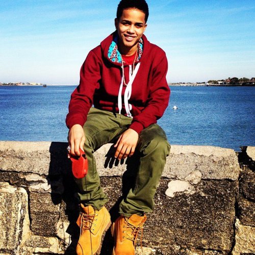 sexiassdude:  swagonfreeze.tumblr.com