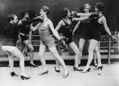 back-then:High heeled boxing1920s ift.tt/1UkQq7S