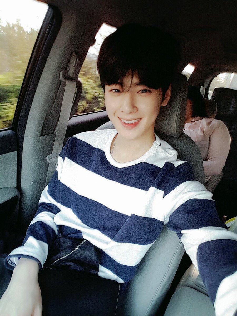 moon-hyuks:get you a man who can do both. get you an eunwoo. 