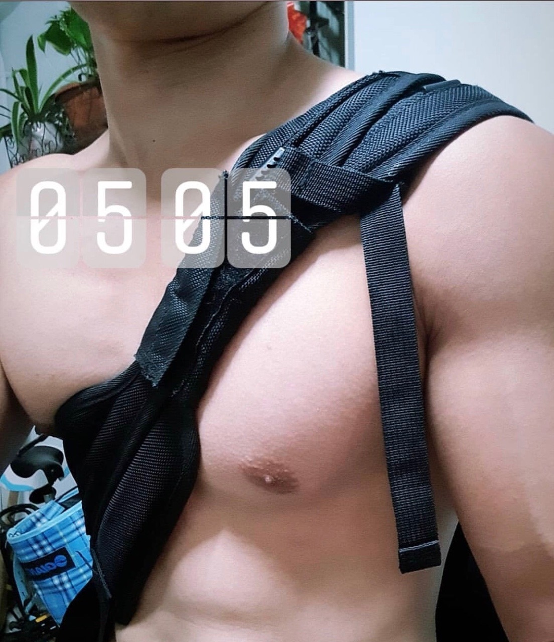 dudesinsg:  This is the only time I find a single eyelid guy cute af.