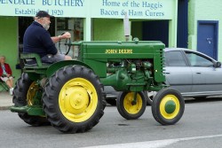 semitrckn:1951 John Deere M 