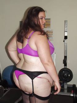 amobbw-ssbbw:  En el gym…. jujui