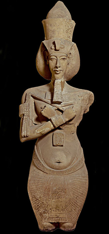 Egypt-Museum:  Colossal Statue Of Akhenatena Group Of Colossal Statues Of Akhenaten