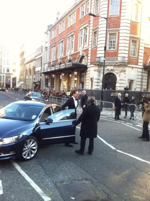 torrilla:Liam Tang: Tom Hiddleston arrives at #Oliviers #Oliviers2014 #OliviersAwards pic.twitter.co