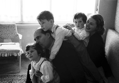 avagardner:Roberto Rossellini and his wife Ingrid Bergman at home with their three children, Isabell