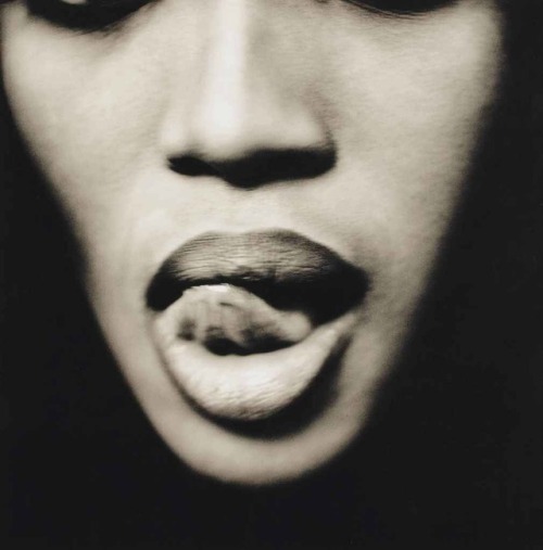 sou1oftheforest:NAOMI IN ANTON CORBIJN’S APARTMENT (1990).