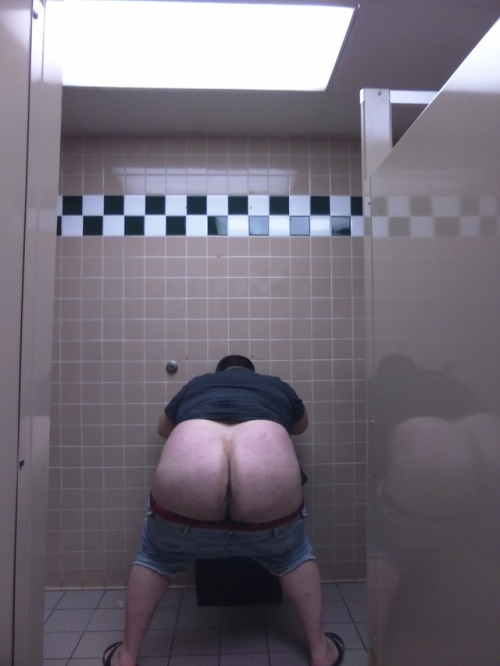markcubb:Being a hoe in the gas station bathroom. Lol