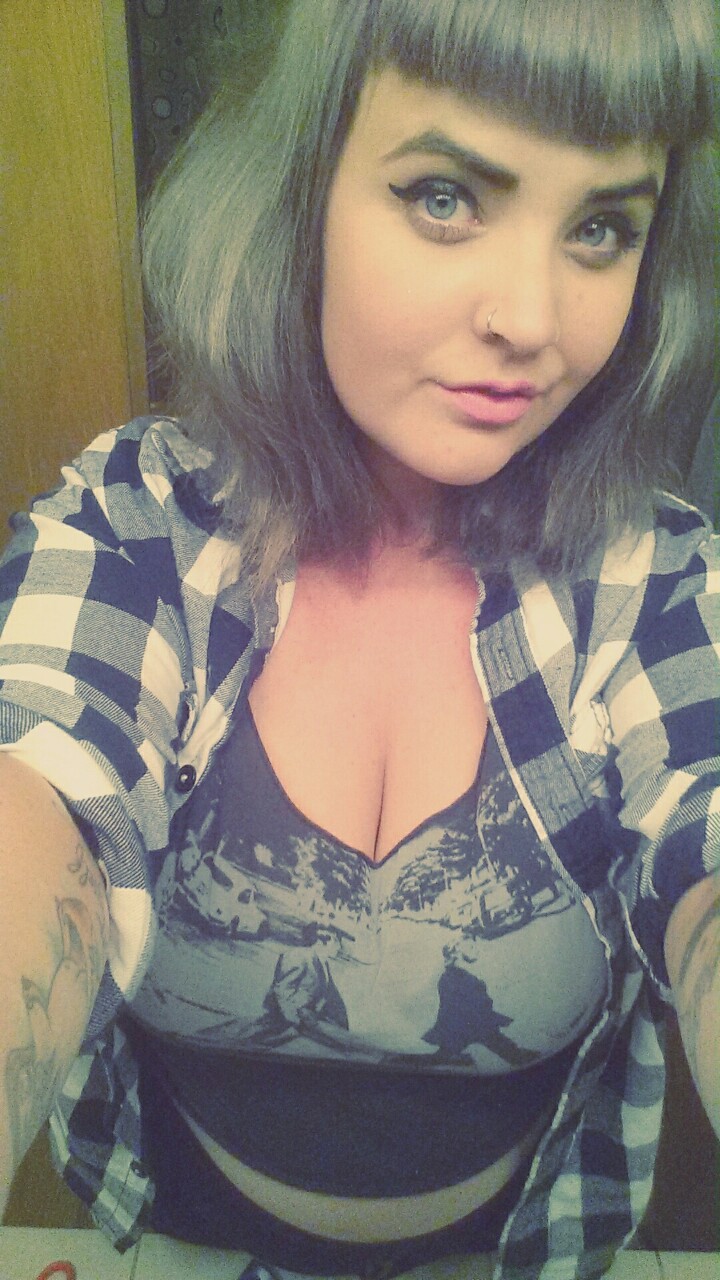 drunkvanity:  I’m a vain bitch. That’s how I like it.