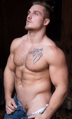 pec-men:See more muscle pics at pec-men.tumblr.com/archive