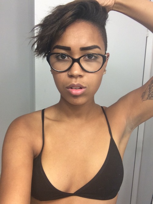 thehomiejhines:uglygirlsclub:ja-ll:I took my braids out for good and gave myself a fresh buzz. I fin