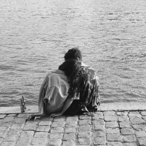 leicacracker:The Seine . . . . . #paris #france #flaneur #cityoflights #leica #streetphotography #le