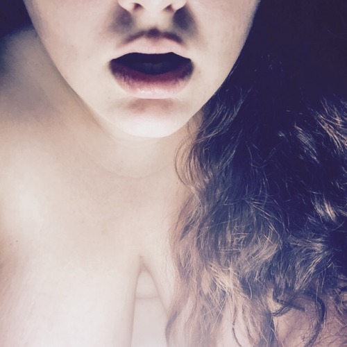 bbwcharlierebel:  Who wants to own this mouth?