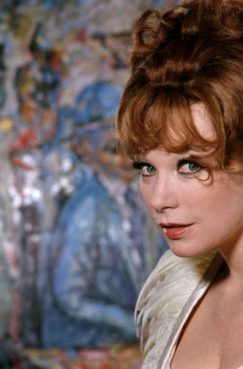 julesfriend2:  classiclegend:  Shirley Maclaine