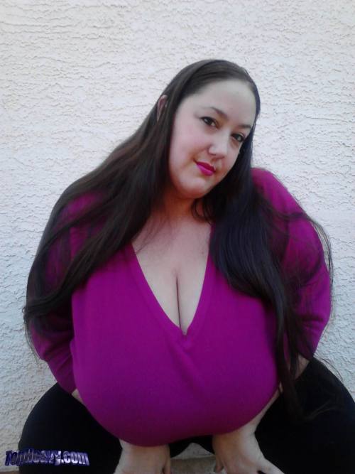 boobfiend:  Guess I’m in a Monique mood… bet theese are really top heavy but would love to snuggle into them HUGE mounds lush.