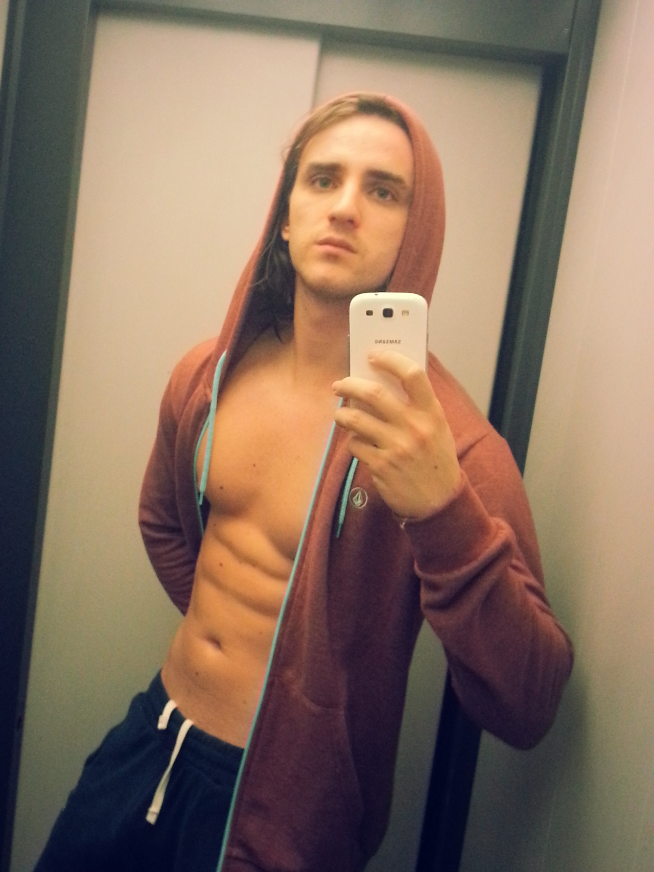 deeperharderrougher:  You’ve gotta love a stud who takes pics of himself slowly