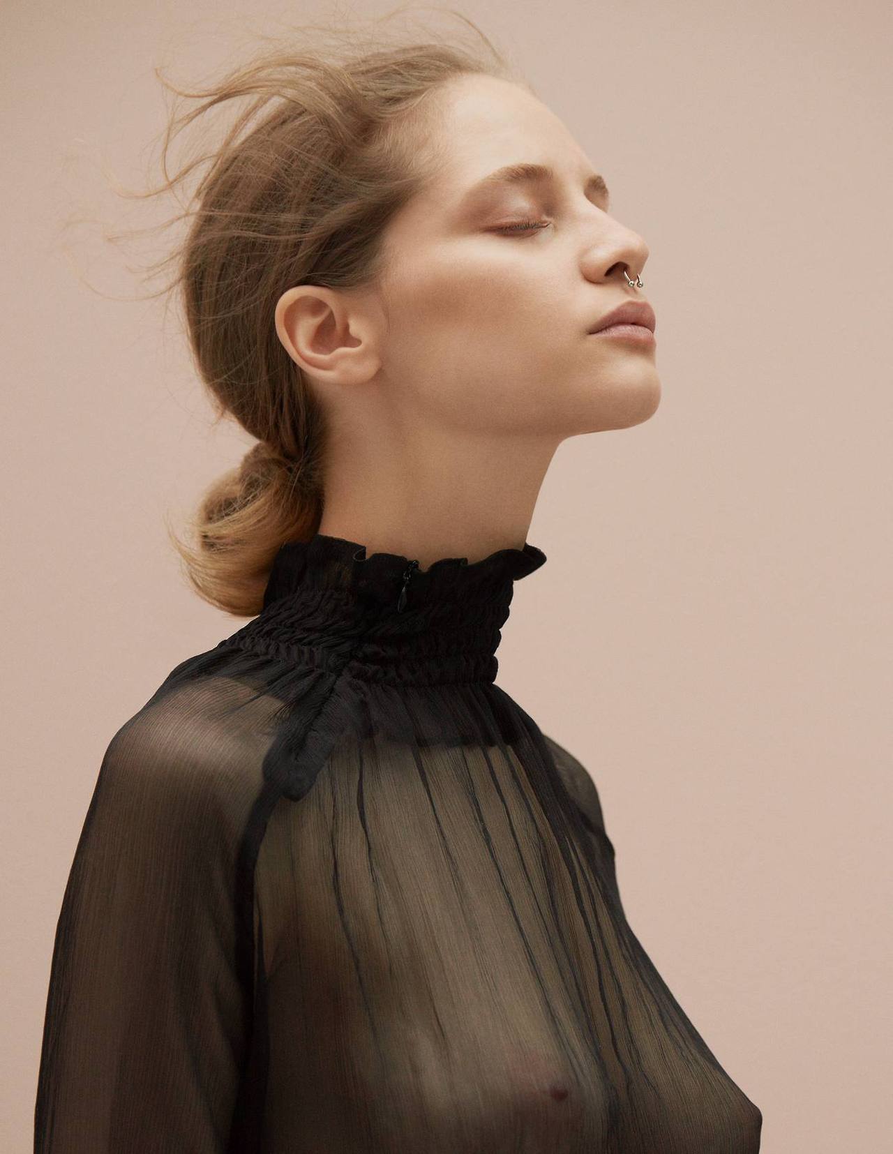 mylico:  Melina Gesto by Julia Nonireblogging okay with all credits intact!